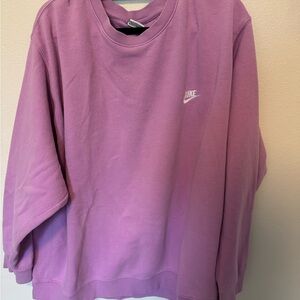 Nike women’s size 4xl purple Sweatshirt great condition.